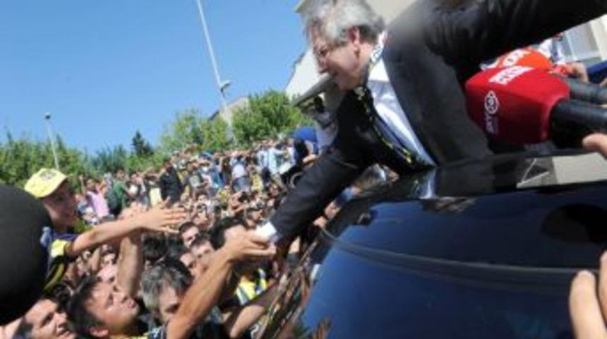 Aziz Yıldırım'ın Tahliyesi Sırasında Izdiham Yaşandı