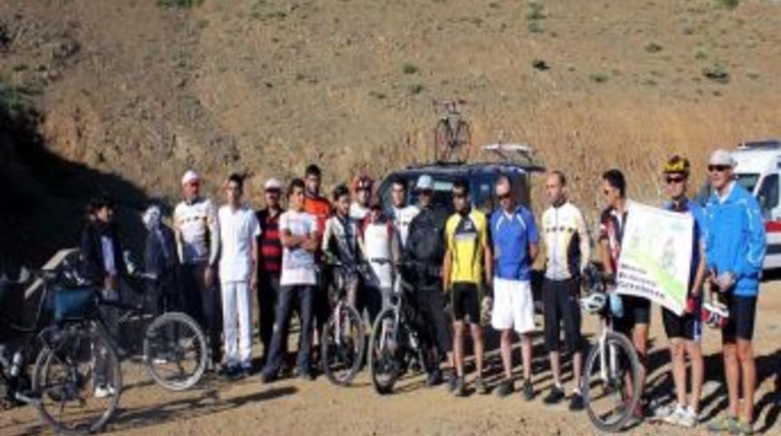 12 Saat Pedal &Ccedil;evirerek Nemrut&rsquo;a &Ccedil;ıktılar