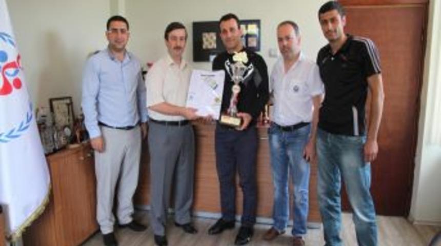 Gen&ccedil;lik Hizmetleri Ve Spor İl M&uuml;d&uuml;rl&uuml;ğ&uuml;'nden Gen&ccedil; Motorcuya Destek