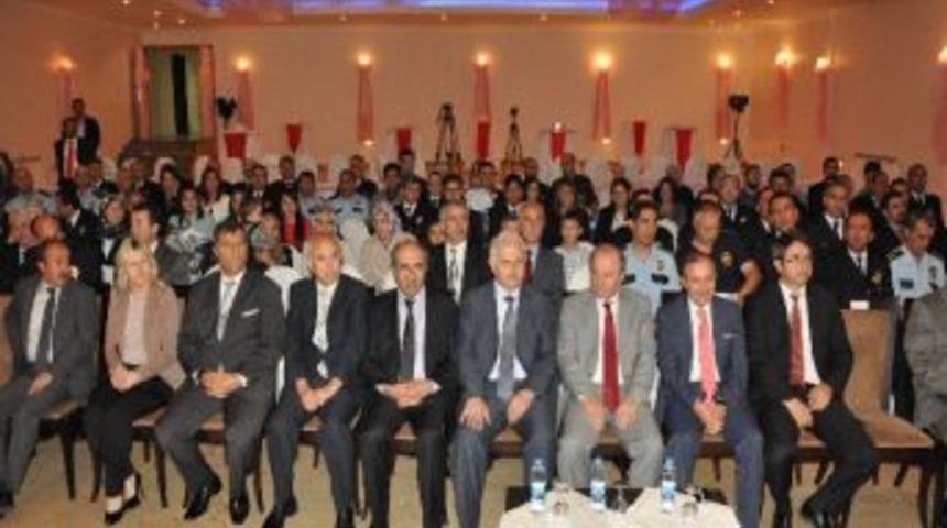 Erzurum Emniyetinde Terfi Eden Polislere R&uuml;tbeleri T&ouml;renle Takıldı