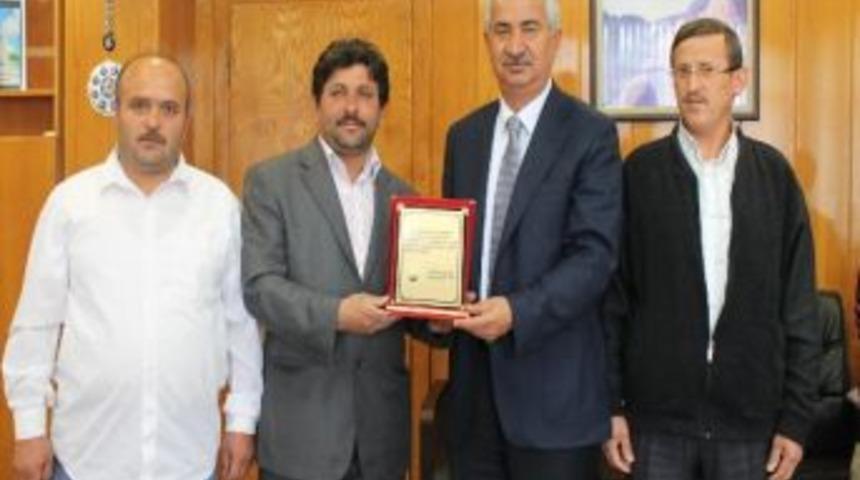 Akdağmadeni Belediye Başkanı Suphi Daştan&rsquo;a Teşekk&uuml;r Plaketi