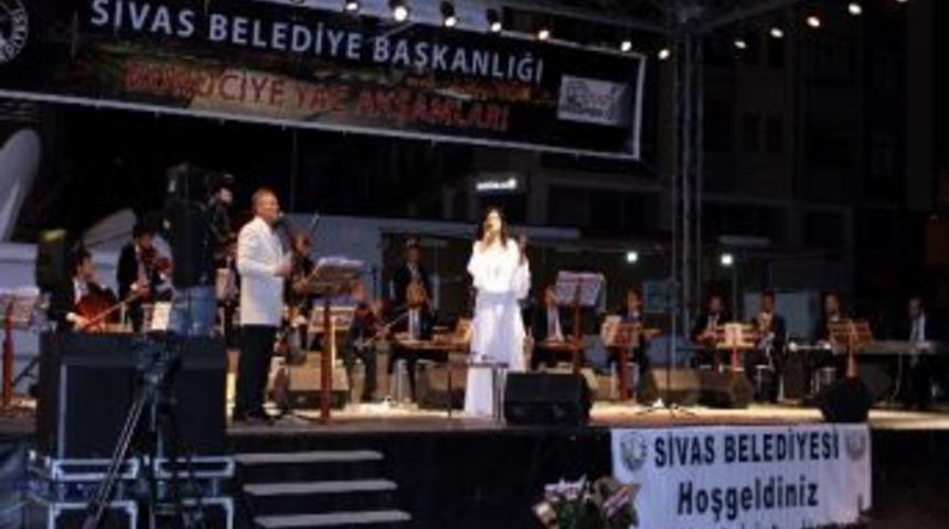 Eda Karaytuğ Konser Verdi