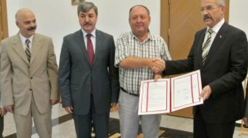 Başkan Tarhan, Babası Adına Ana Sınıfı Yaptırıyor