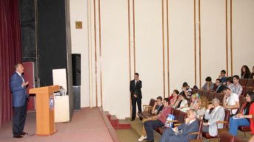 Vali Kızılcık: Gen&ccedil;ler Kendine G&uuml;venmeli Ve Yeniliklere A&ccedil;ık Olmalı