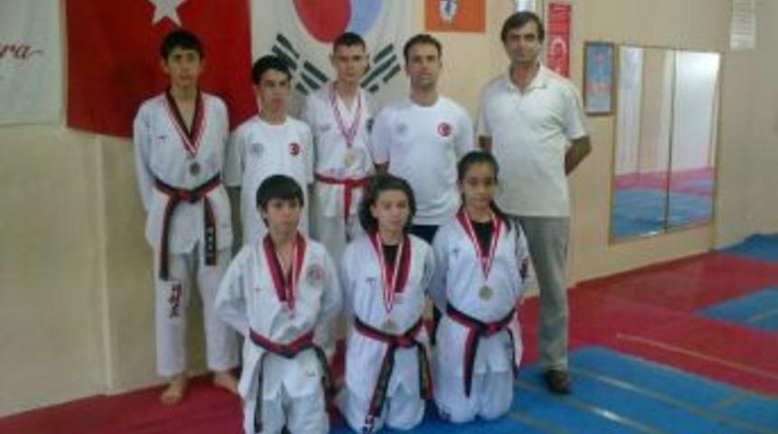 Somalı Yıldızlardan Taekwondo'da B&uuml;y&uuml;k Başarı