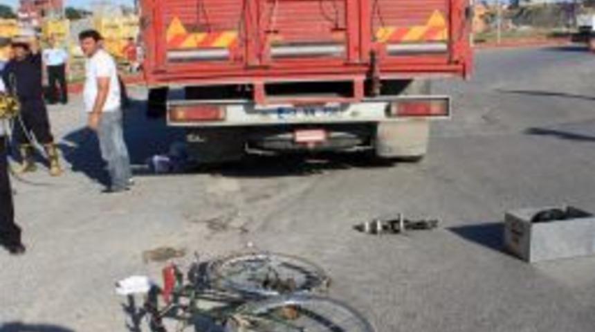 Kamyonun Lastikleri Arasında Kalan Bisikletli Hayatını Kaybetti