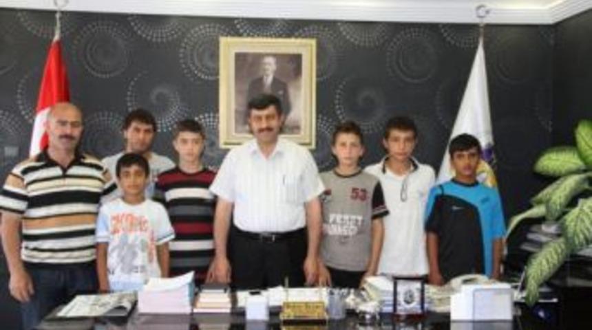 Pehlivanlardan Başkan Yazıcı'ya ziyaret