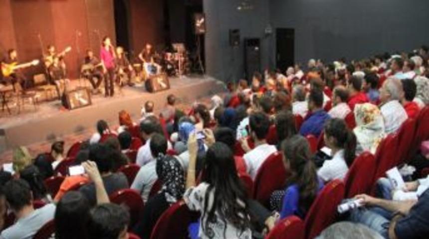 Yy&uuml; &Ouml;ğrencilerinden Muhteşem Yıl Sonu Konseri