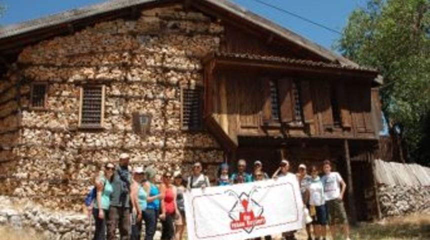 &ldquo;asi Yaban Ke&ccedil;ileri&rdquo; 800 Yıllık K&ouml;y&uuml; Ziyaret Etti