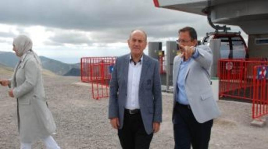 İstanbul B&uuml;y&uuml;kşehir Belediye Başkanı Kadir Topbaş: