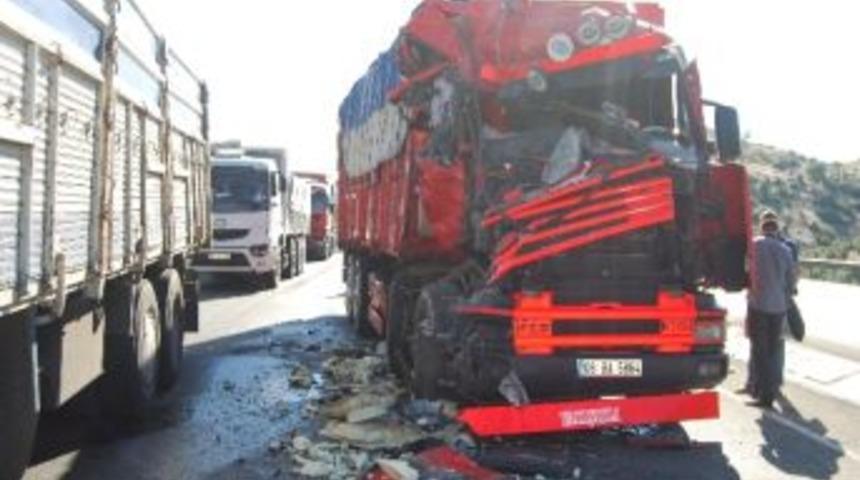 Hurdaya D&ouml;nen Kamyondan Sağ &Ccedil;ıktı