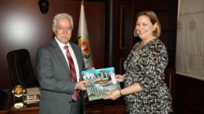 Konsolos Darnell'den veda ziyareti