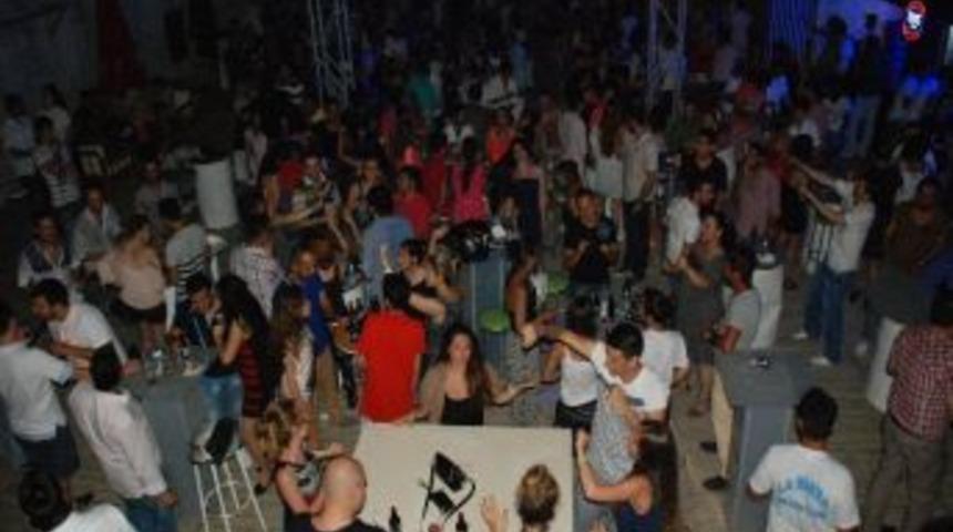 Tatilciler Eğlence Merkezlerinde Stres Atıyor