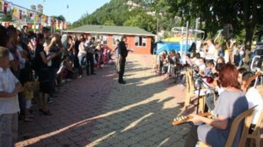 Kilimli Festivali &Uuml;&ccedil;&uuml;nc&uuml; G&uuml;n&uuml;nde Renkli G&ouml;r&uuml;nt&uuml;lere Sahne Oldu