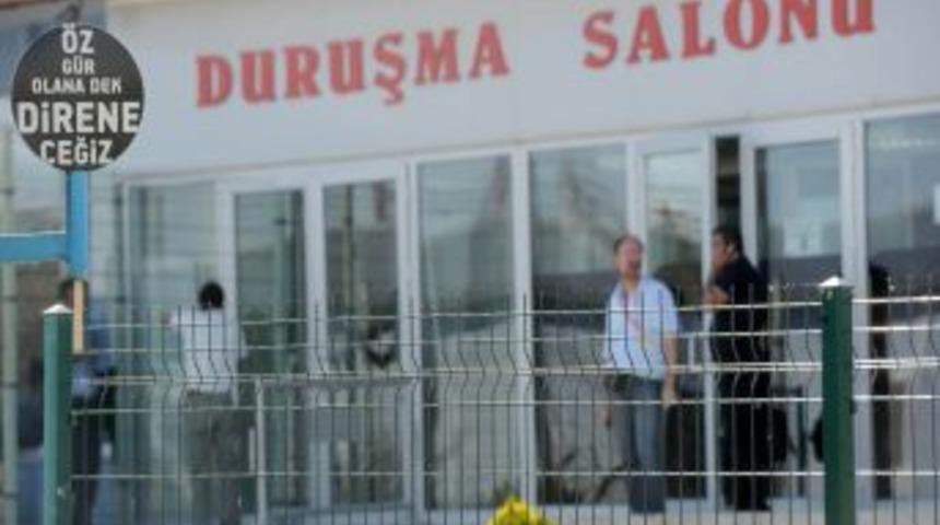 KCK Davasında G&uuml;venlik &Ouml;nlemleri Artırıldı, Izleyici Ilgisi Azaldı