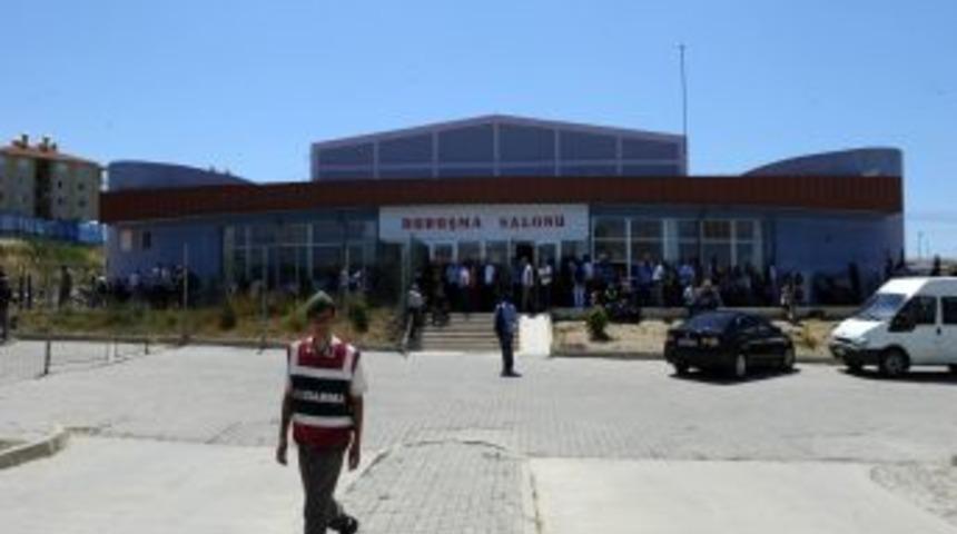 KCK Davasında Taşkınlık Yapan Izleyiciler Yine Salondan &Ccedil;ıkartıldı