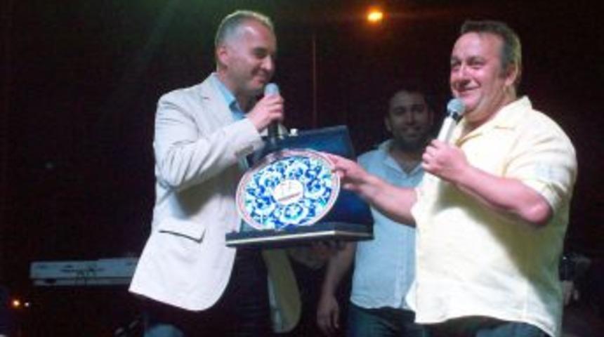 İsmail T&uuml;r&uuml;t, Karam&uuml;rsel'de Konser Verdi