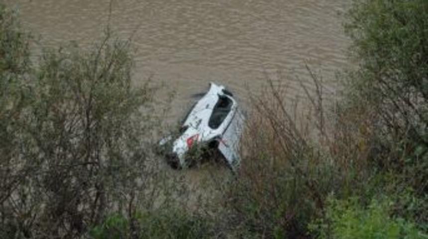 Otomobil Aras Nehri&rsquo;ne U&ccedil;tu: 1 &Ouml;l&uuml;