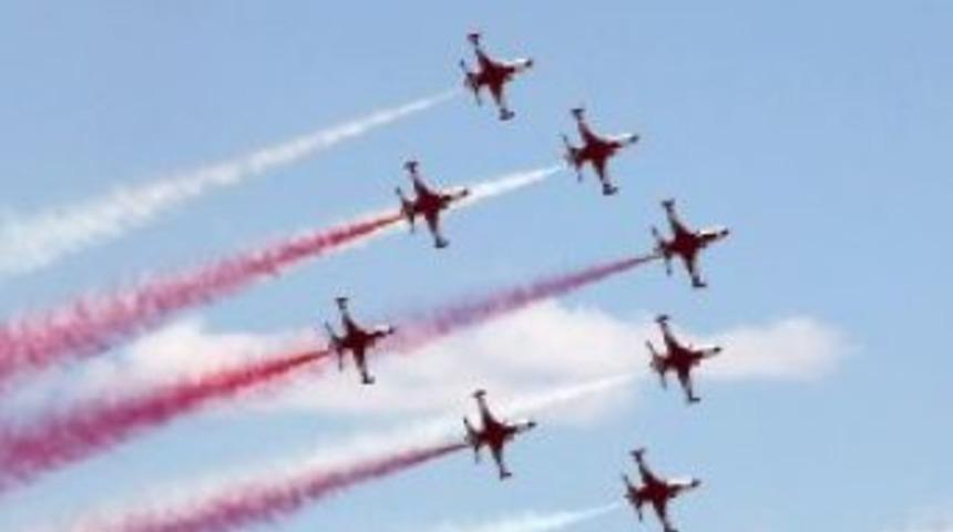 T&uuml;rk Yıldızları g&ouml;sterisi ertelendi