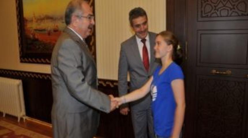 Balkan Şampiyonu &Uuml;zel&rsquo;den Vali Yaman&rsquo;a Ziyaret