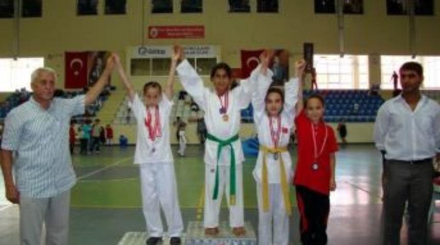 Burhaniye&rsquo;nin Madalya Avcıları