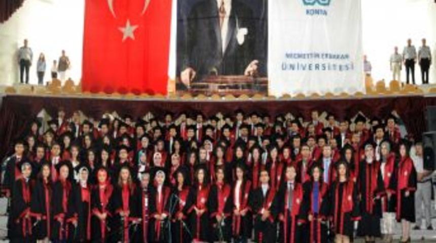 Meram Tıp Fak&uuml;ltesi 25. D&ouml;nem Mezunlarını Verdi