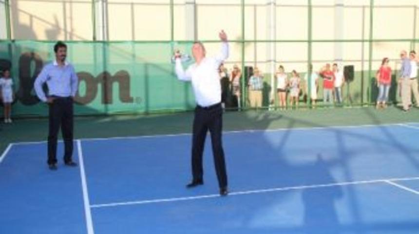 Gaziemir&rsquo;e İki Tenis Kortu
