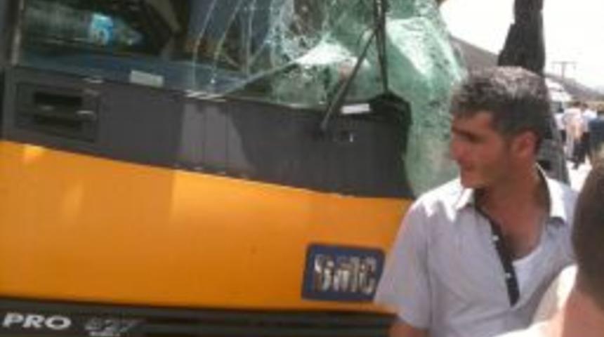 Bitlis'te Trafik Kazası: 1 &Ouml;l&uuml;, 5 Yaralı