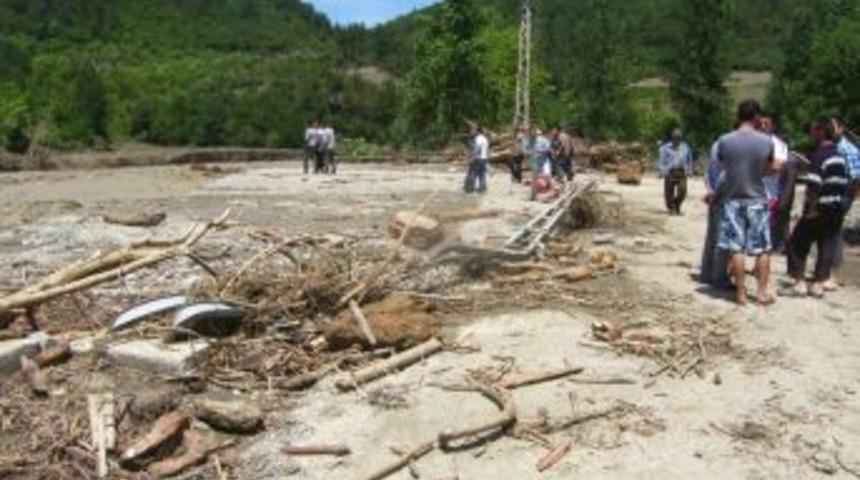 Sinop&rsquo;ta Sel K&ouml;pr&uuml; Yıktı