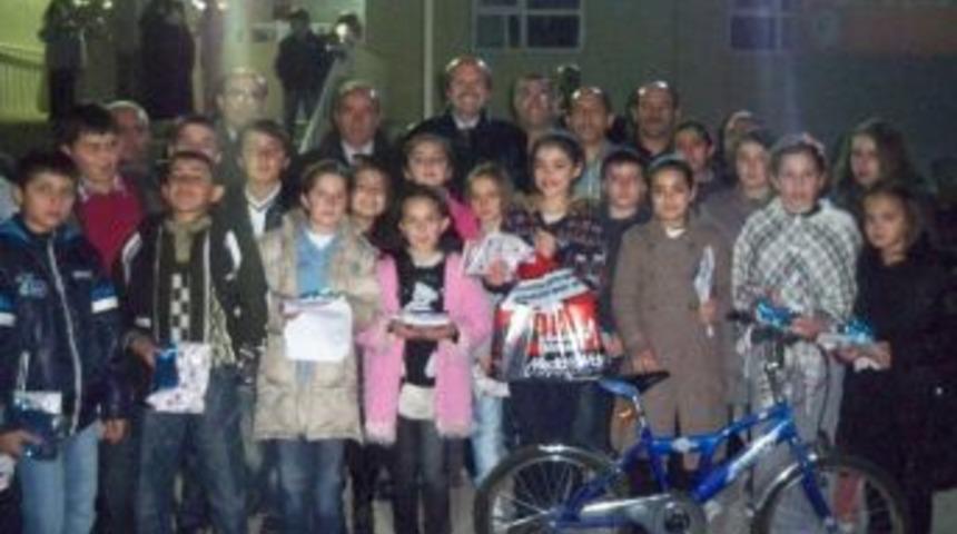 Orhaneli'nde Başarılı &Ouml;ğrenciler &Ouml;d&uuml;llendirildi