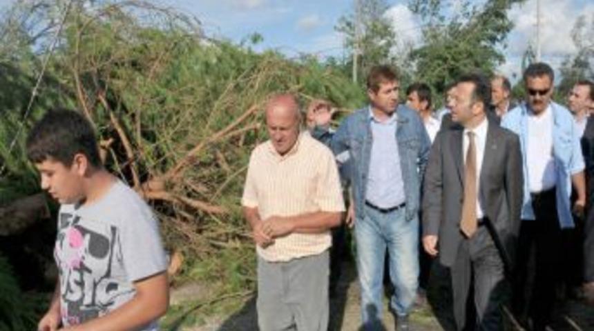 &Ccedil;arşamba'da Hortumun Yaraları Sarılıyor