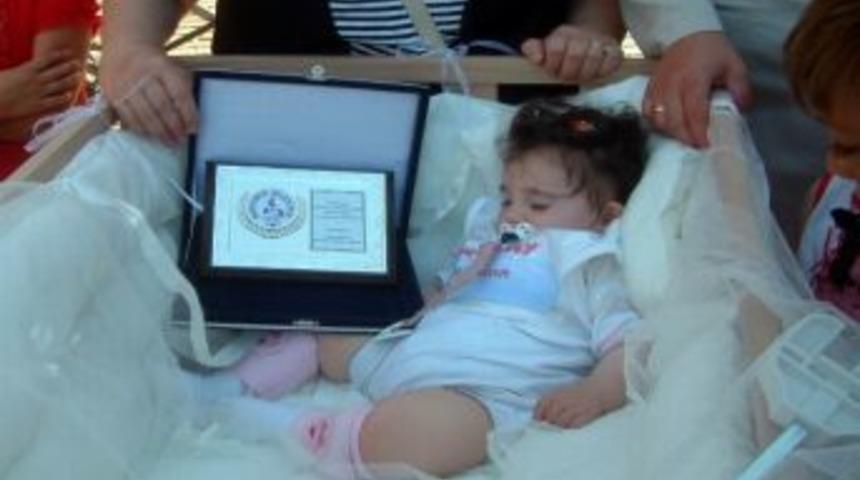 Burhaniye&rsquo;de Beşik Kazanan Reyhan Bebek Uyuya Kaldı