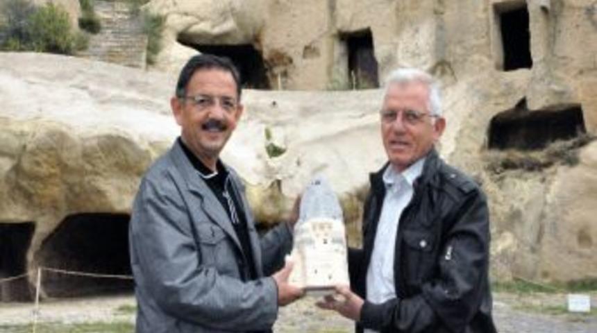 İstanbul B&uuml;y&uuml;kşehir Belediye Başkanı Kadir Topbaş Kapadokya&rsquo;da