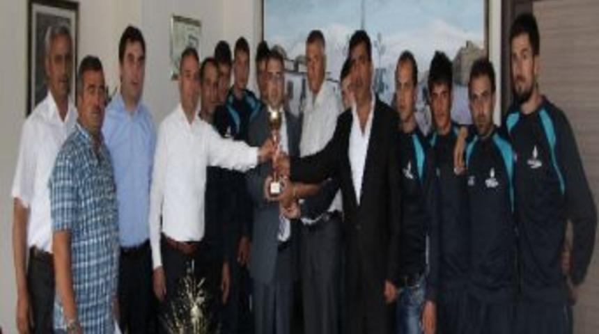 Ilıca İdmanocağı Belediyespor&rsquo;dan Cengiz&rsquo;e Teşekk&uuml;r Ziyareti