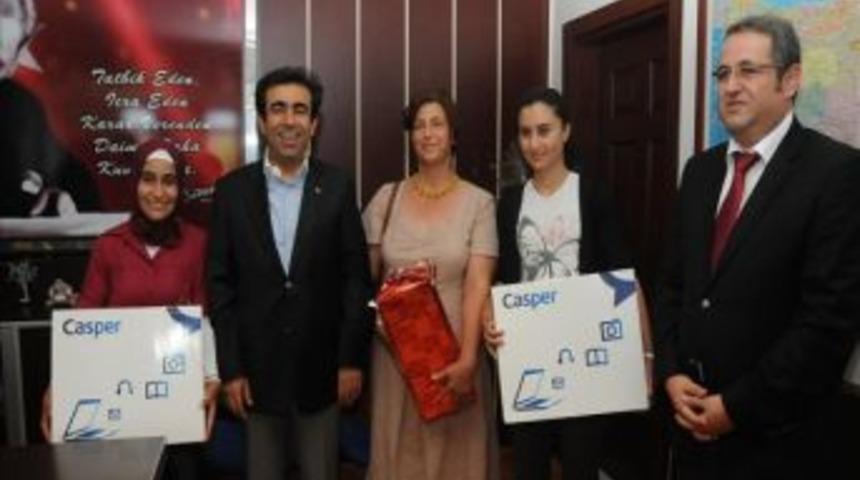 T&uuml;bitak Şampiyonlarına Diz &Uuml;st&uuml; Bilgisayar