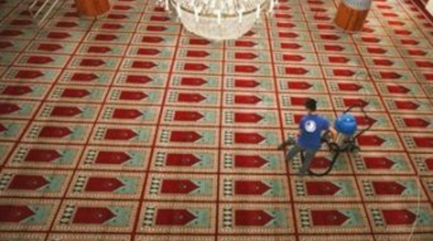 Karta'da ibadethanelere destek s&uuml;r&uuml;yor