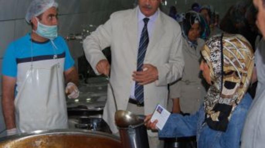 Şanlıurfa'daki Aşevinin Kazanları 20 Yıldır Yoksullar I&ccedil;in Kaynıyor