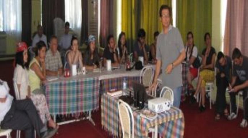 Ege &Uuml;niversitesi İletişim &Ouml;ğrencileri Tarihi Beldenin Tanıtımı İ&ccedil;in Birgi&rsquo;de