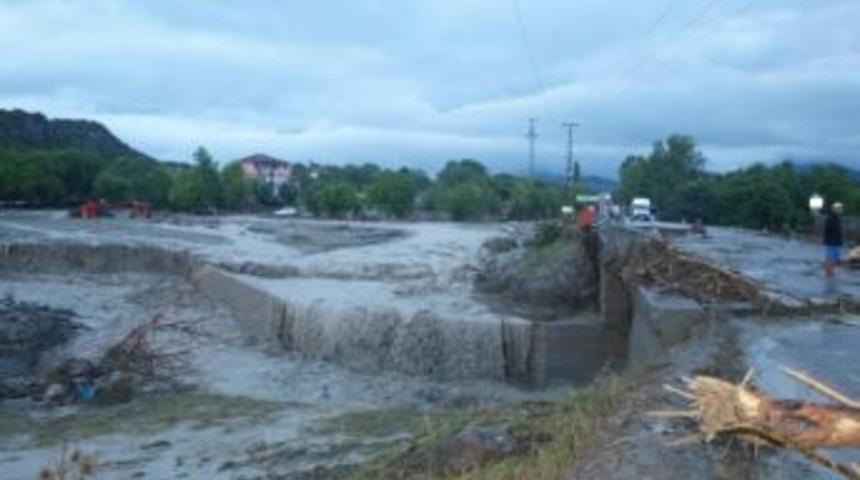Sinop'taki Sel Felaketi Sonrasi Hasar Tespit &Ccedil;alışmaları