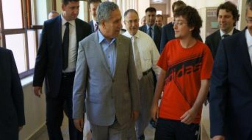 Arın&ccedil;&rsquo;tan Hastane Sorusuna Esprili Cevap