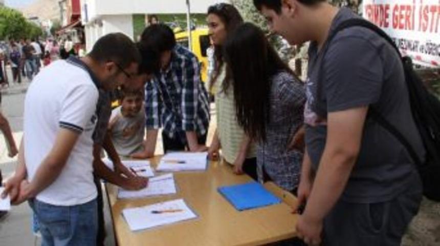 &Ouml;ğrenciler Okulları İ&ccedil;in İmza Kampanyası Başlattı