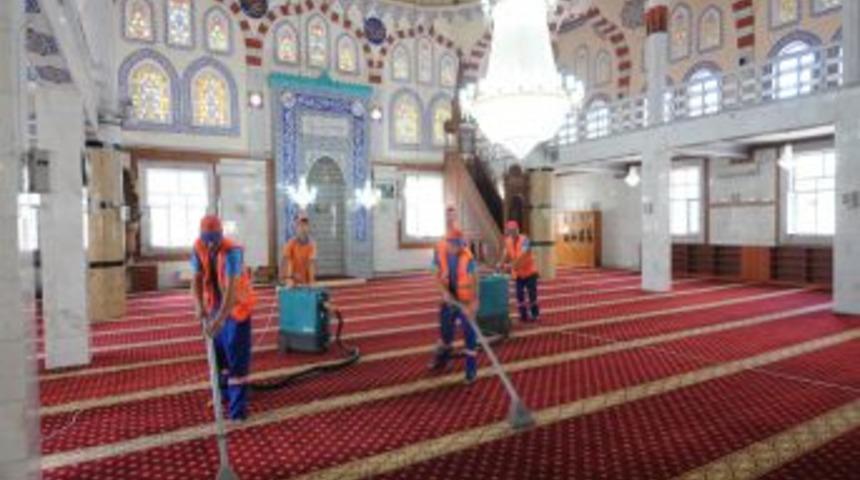 Ramazan &Ouml;ncesinde Camiler G&uuml;l Kokuyor