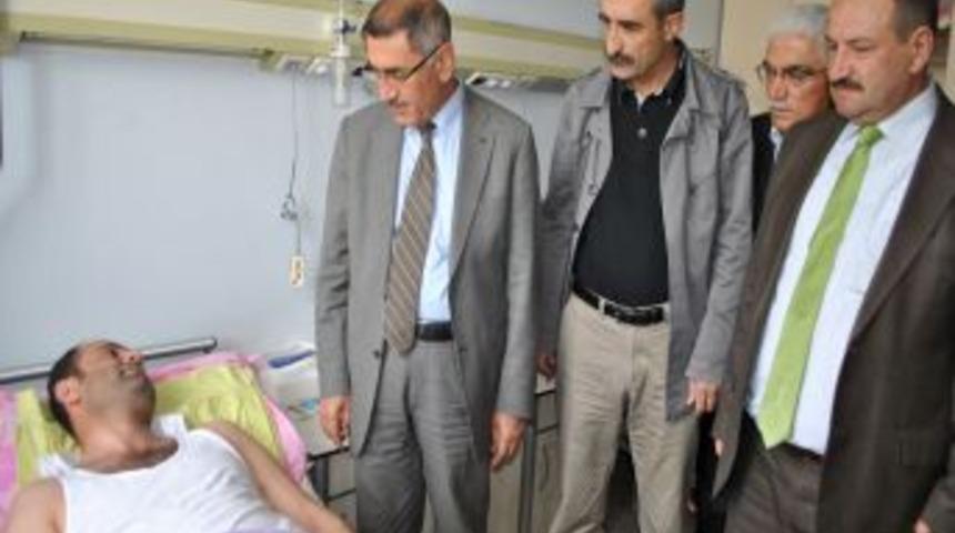 Hakkari Belediye Başkanı'ndan EDAŞ M&uuml;d&uuml;r&uuml;'ne Ge&ccedil;miş Olsun Ziyareti