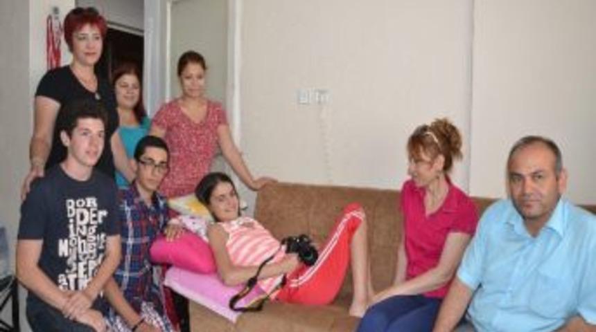 Dev &Ouml;ğrencilerden Judocu Buzy&uuml;r&uuml;k&rsquo;e Hediye