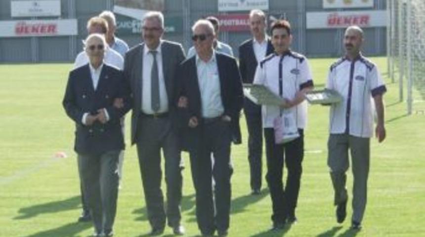 Bursaspor'da Divan Kurulu G&ouml;rev Dağılımı Yaptı