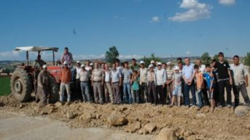 K&ouml;yl&uuml;ler &Ccedil;evre Yolunu Kapattı