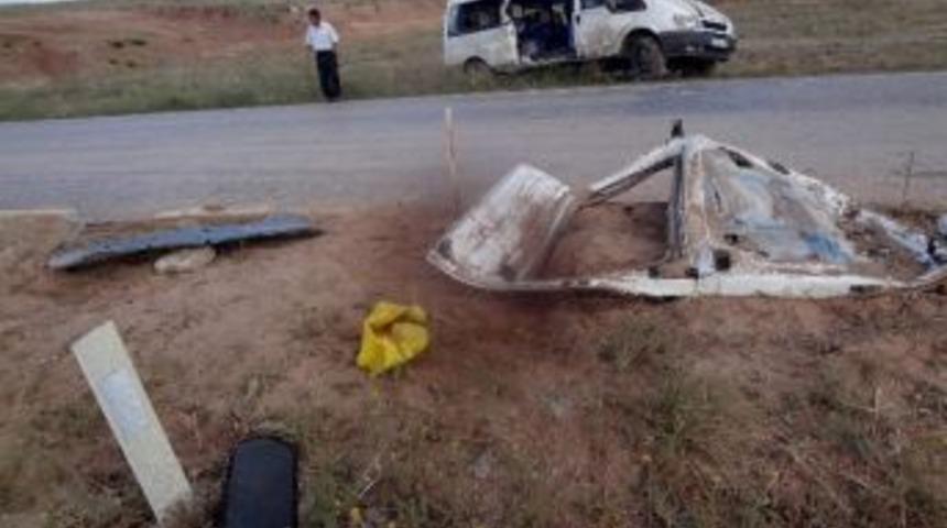 D&uuml;ğ&uuml;n Yolunda Kaza: 17 Yaralı