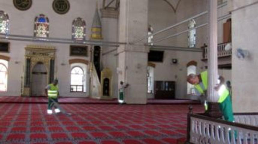 Balıkesir'de Camiler G&uuml;l Suyu Kokacak