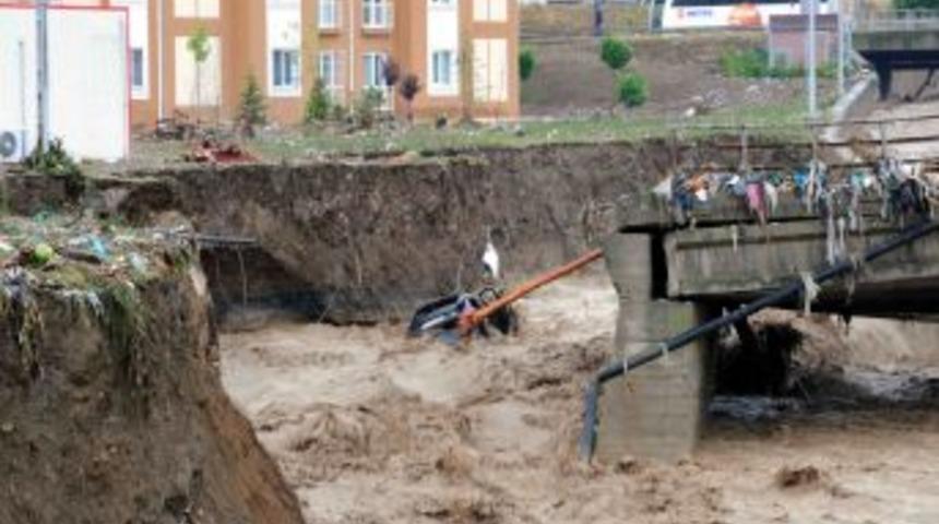 Samsun'da Sel Felaketi: En Az 3 Kişi &Ouml;ld&uuml;