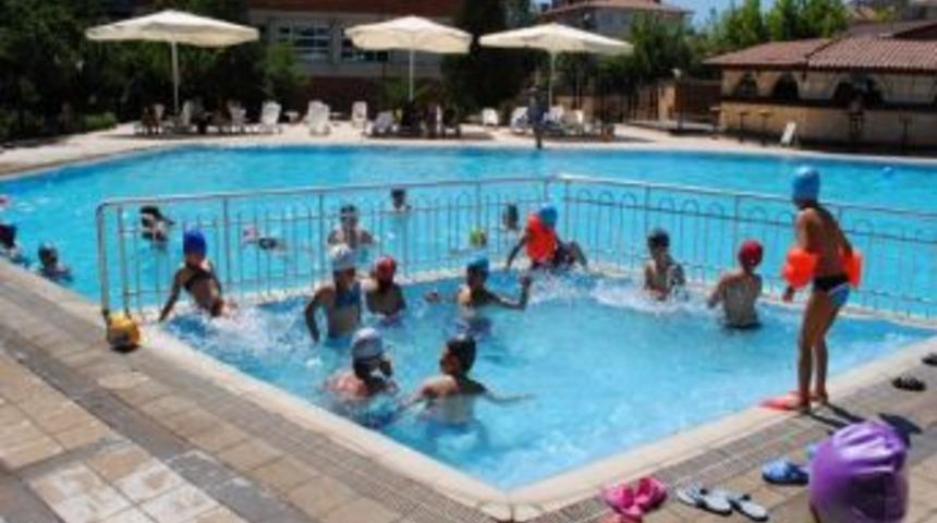 Ne&uuml; Yaz Okulunda &Ccedil;ocuklar Hem &Ouml;ğreniyor Hem Eğleniyor